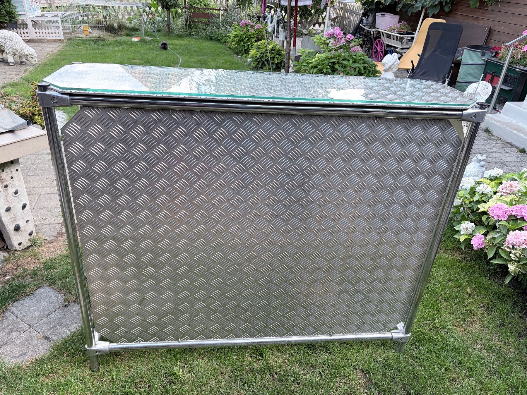 Ladenausstattungen & Messebau: Bar Metall Glas Aluminium – Gebraucht aus Zäziwil von Emlea