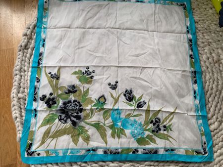 Vintage Seidenfoulard 85 x 85 cm mit silber