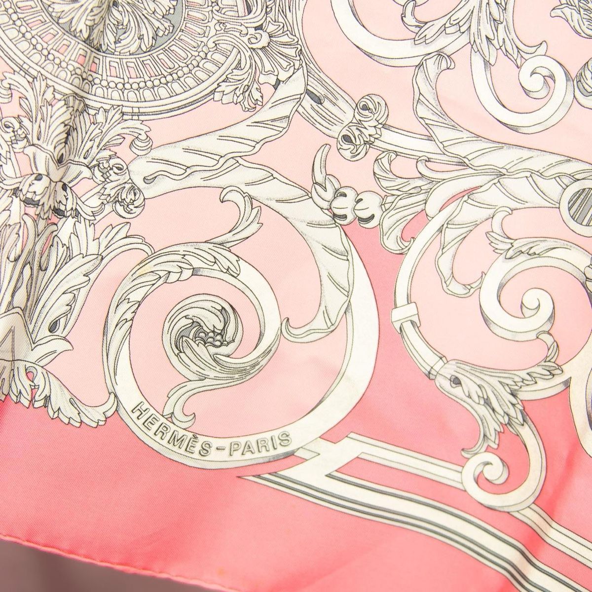 Hermès Foulard & Sciarpe: Foulard Hermès en soie – Usato da Vétroz venduto da car_n6js 1