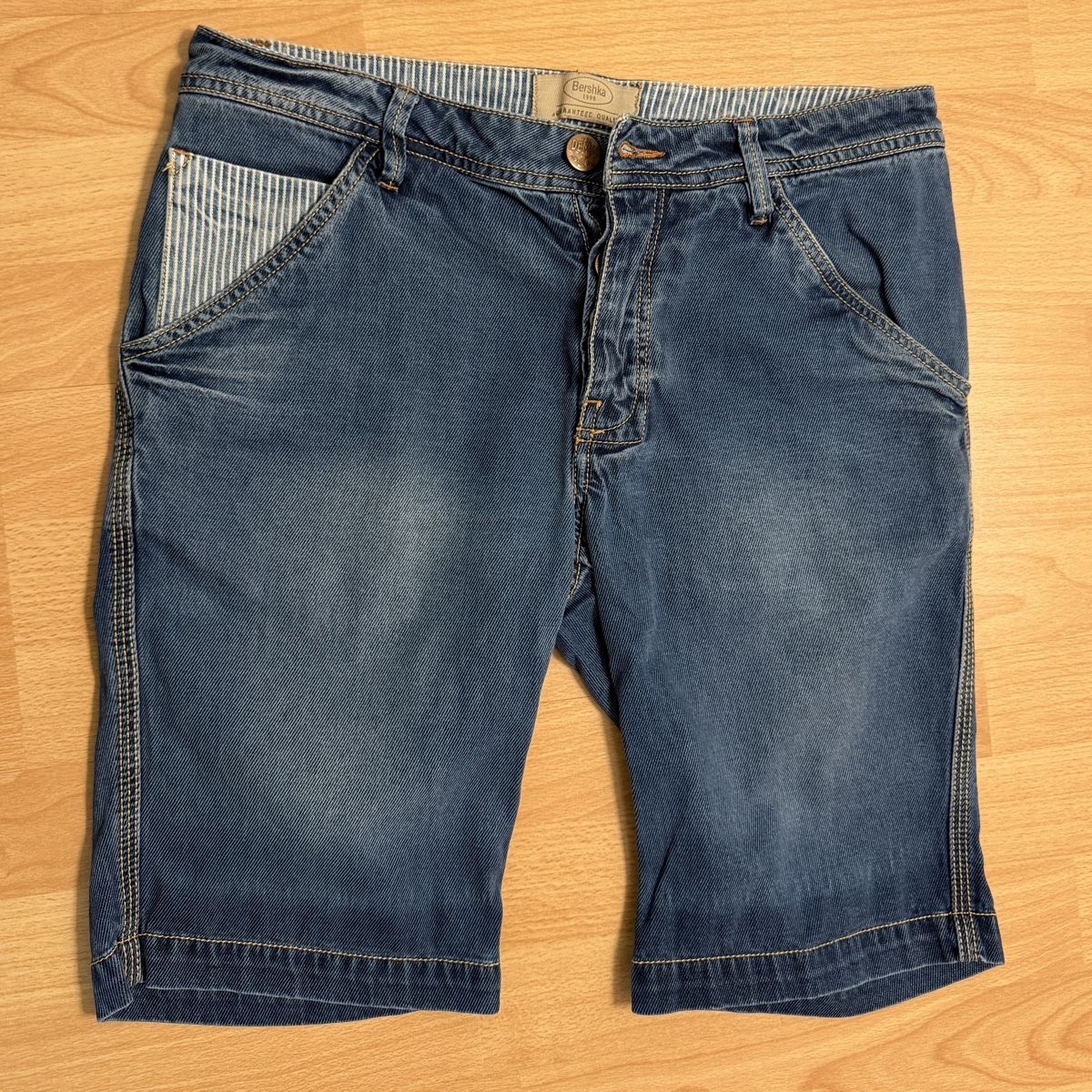 Pantaloni: Bershka Shorts Denim – Usato da Kilchberg ZH venduto da King_Arth