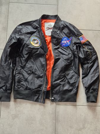 Schicke NASA Bomber Jacke Grösse L für den Frühling!