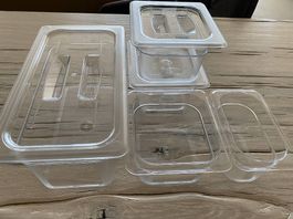 5 GN-Behälter von Cambro, teils mit Deckel, unbenutzt