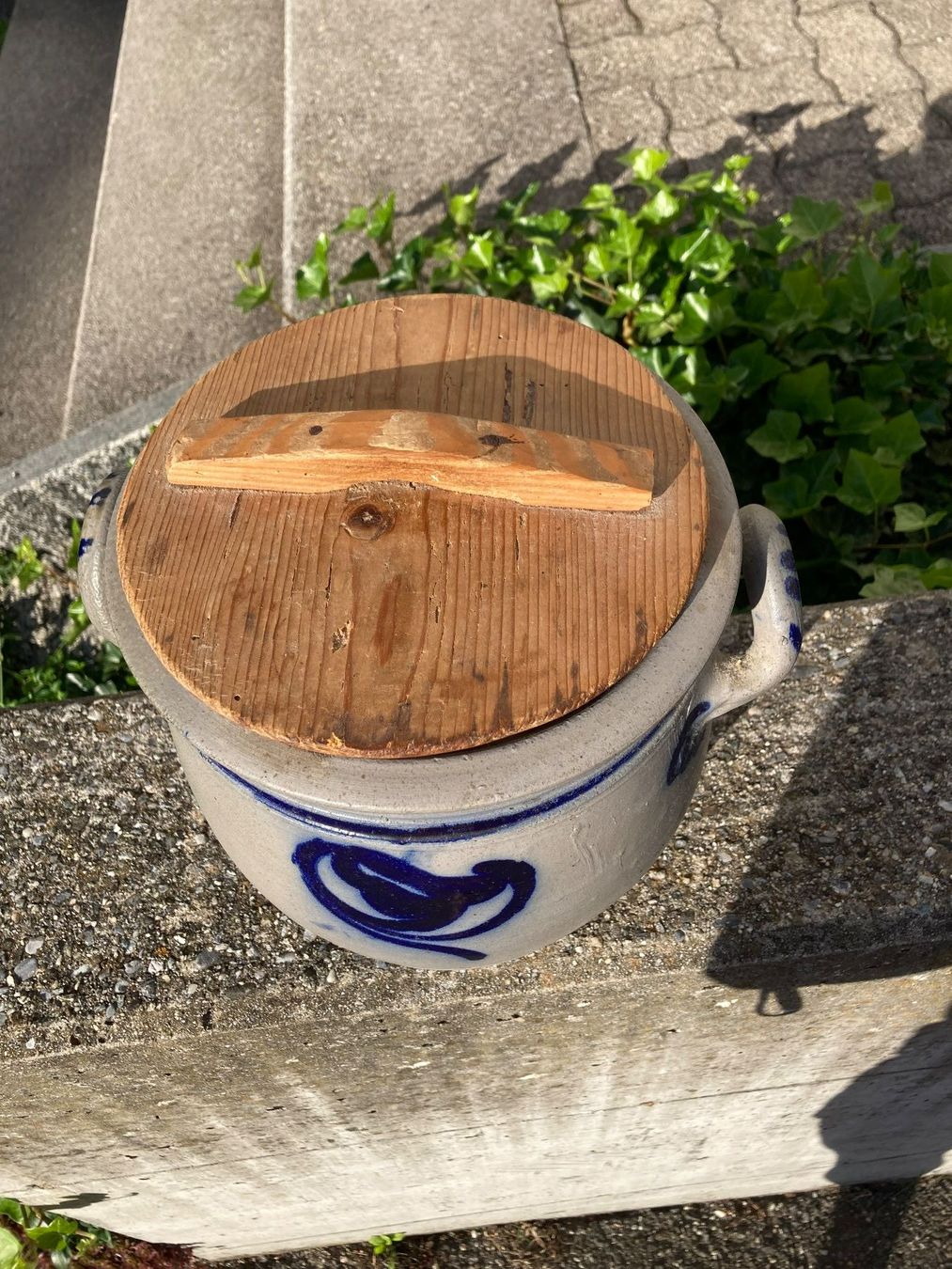 Pentole: Alte Steingut-Töpfe mit blauer Bemalung – Usato da Domat/Ems venduto da Sane66 2