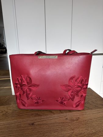 “Guess” shoulder bag in very good condition
