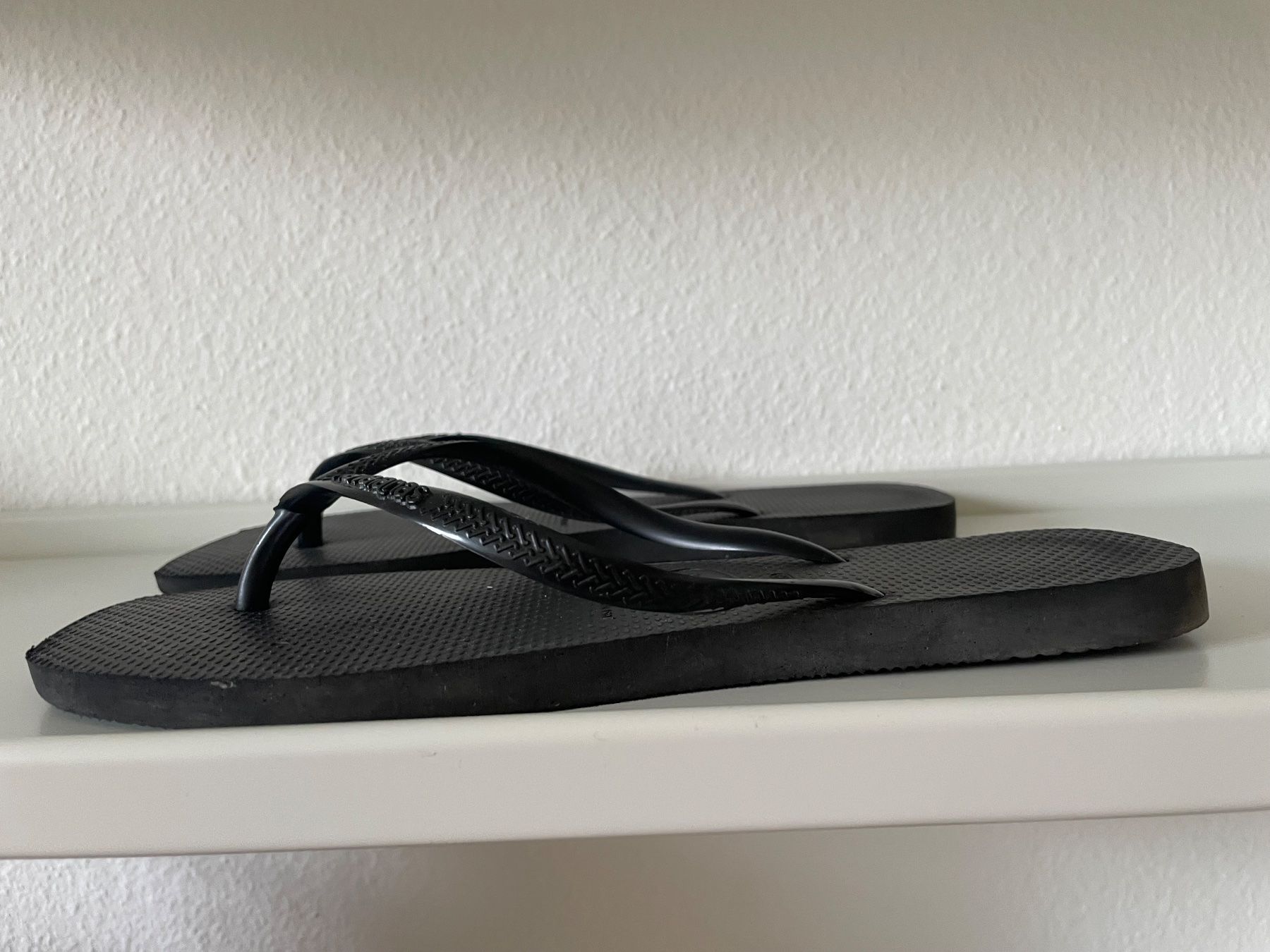 Havaianas Scarpe da donna: Flipflops Havaianas schwarz Gr 41 – Usato da Zürich venduto da Shelda 1