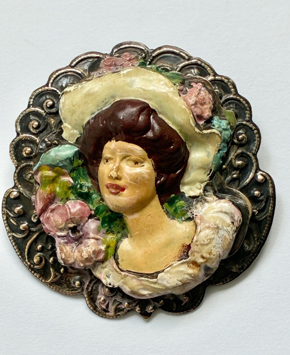 Spille & Fermagli: Antike Jugendstil Brosche mit Relief-Portrait um 1900 – Usato da Kloten venduto da Nephty