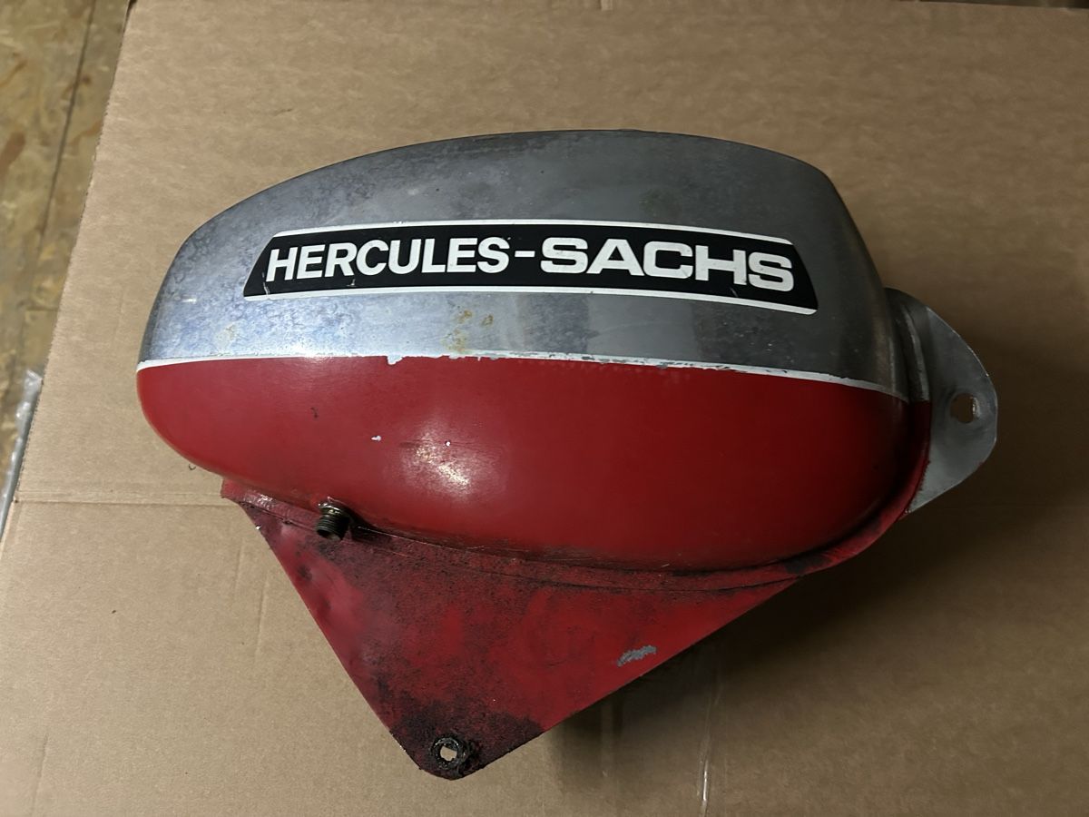 Hercules Parti ricambio per ciclomotori: Hercules Benzintank – Difettoso da Erlenbach im Simmental venduto da Norija 2