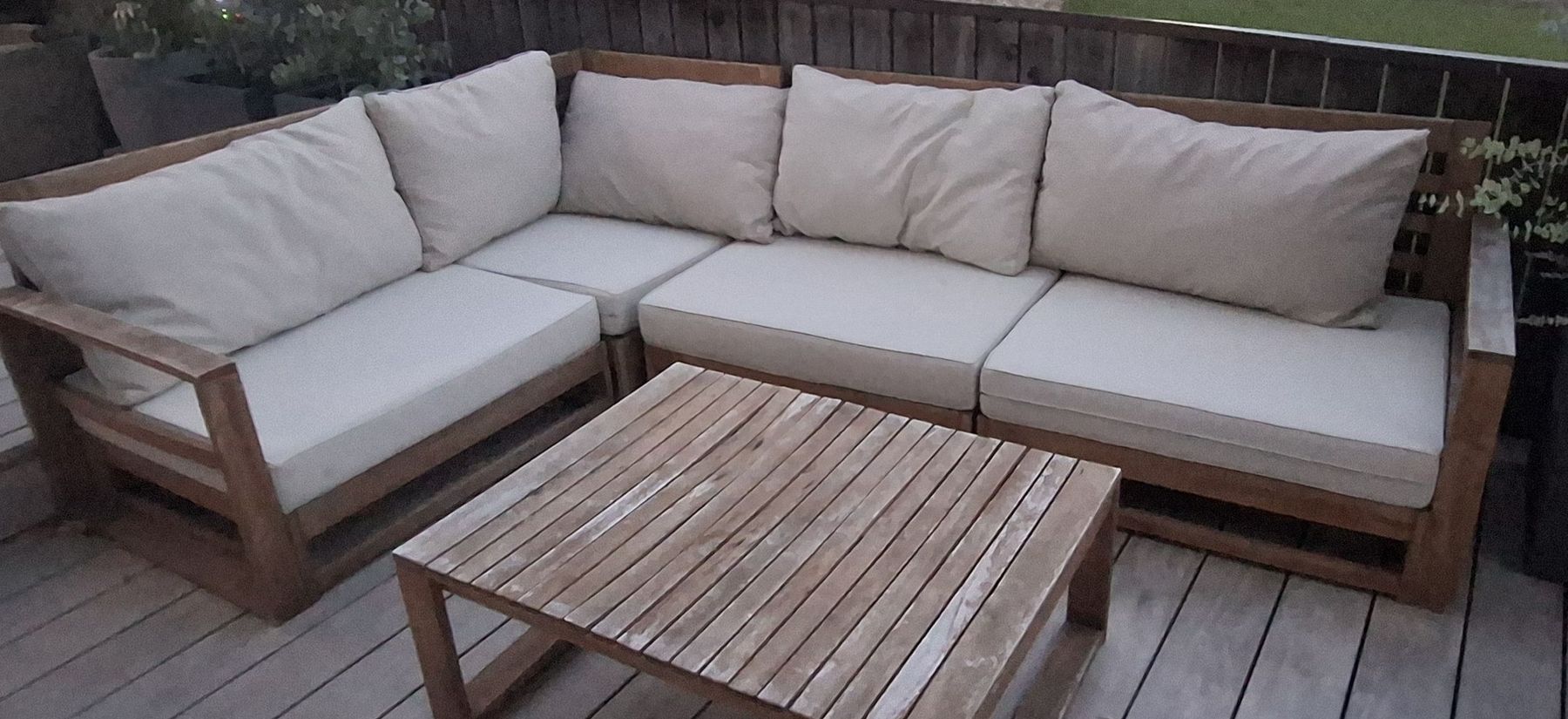 Divani: Lounge Set Holz mit Polstern gebraucht – Usato da Kyburg-Buchegg venduto da Maria.G
