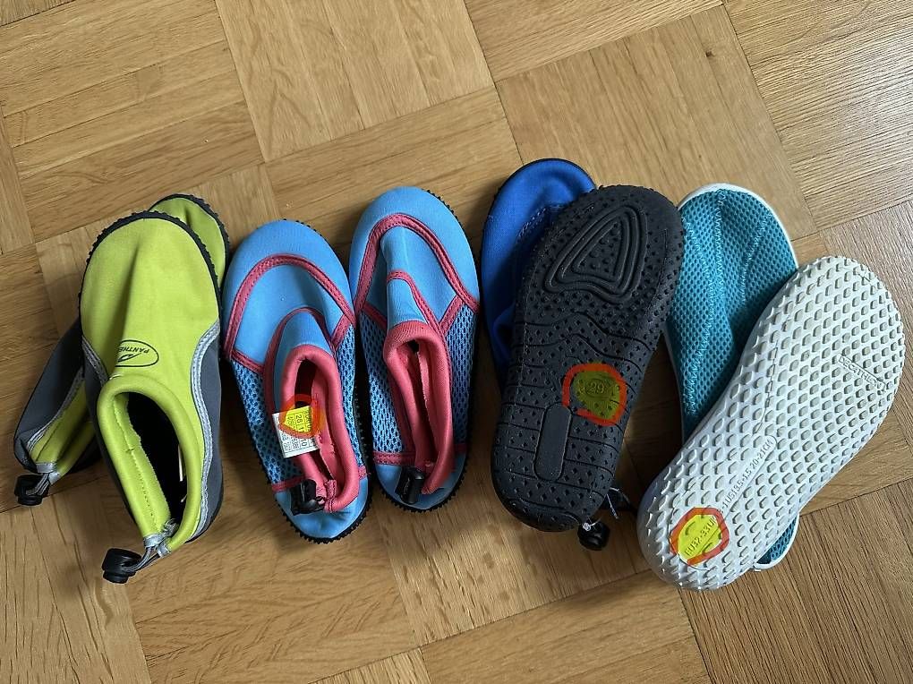 Scarpe per ragazzi: Schuhe kinder Badeschuhe / Gr. 28,29,32/33 – Usato da Zürich venduto da luc_bb9h