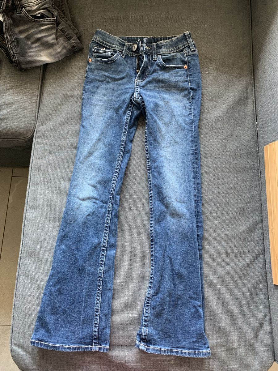 H&M Pantaloni: 3 H&M Mädchen-Jeans, Grösse 152 – Usato da Eglisau venduto da kat_9tsv 2
