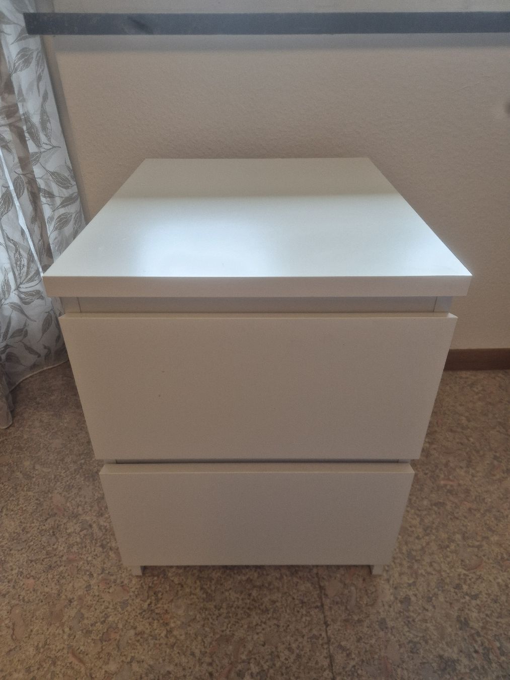 Ikea Comodini: Ikea Nachttisch Malm – Usato da Regensdorf venduto da niikii7