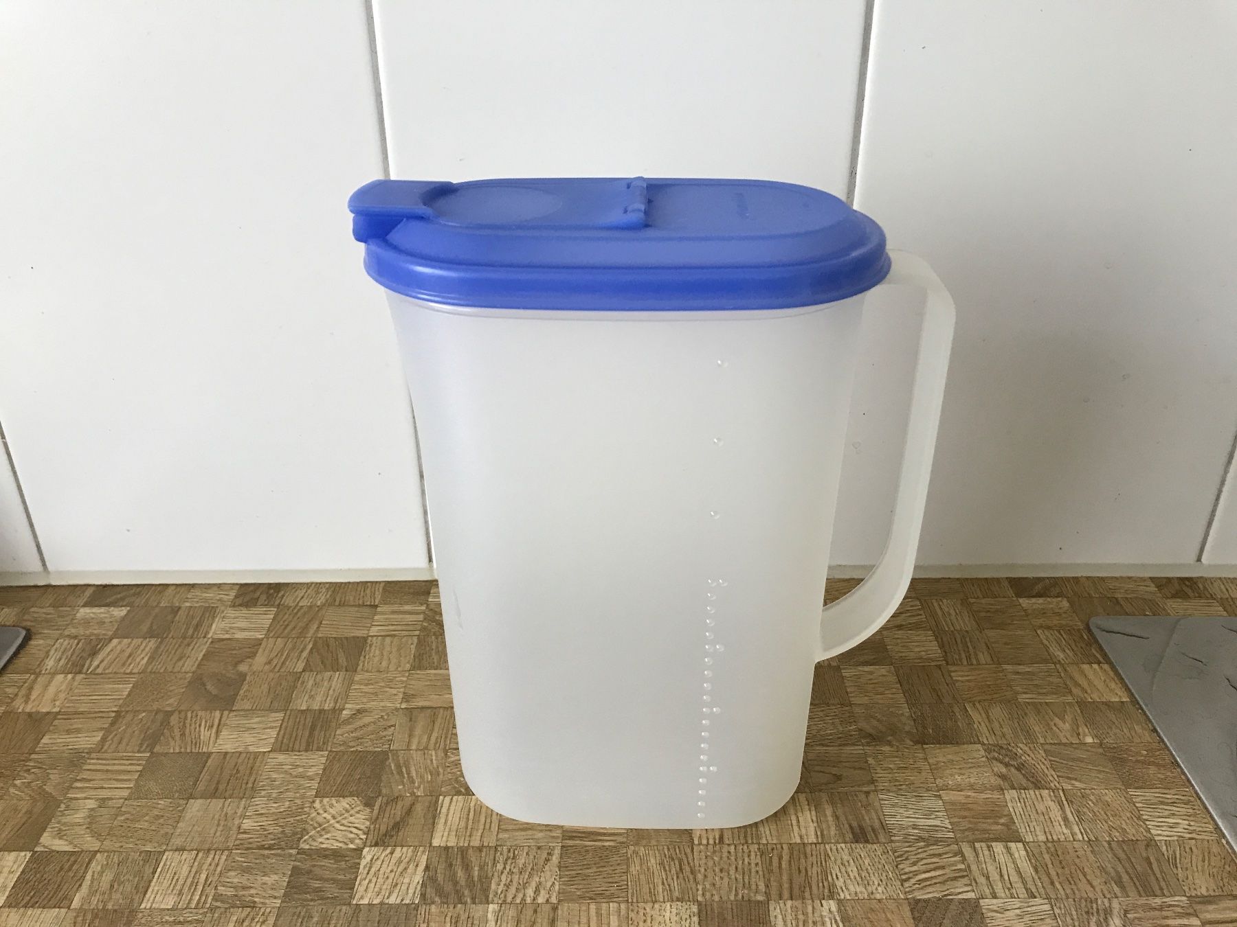 Tupperware Contenitori & Simili: Tupperware grosser Krug – Usato da Birmensdorf ZH venduto da Hilhan