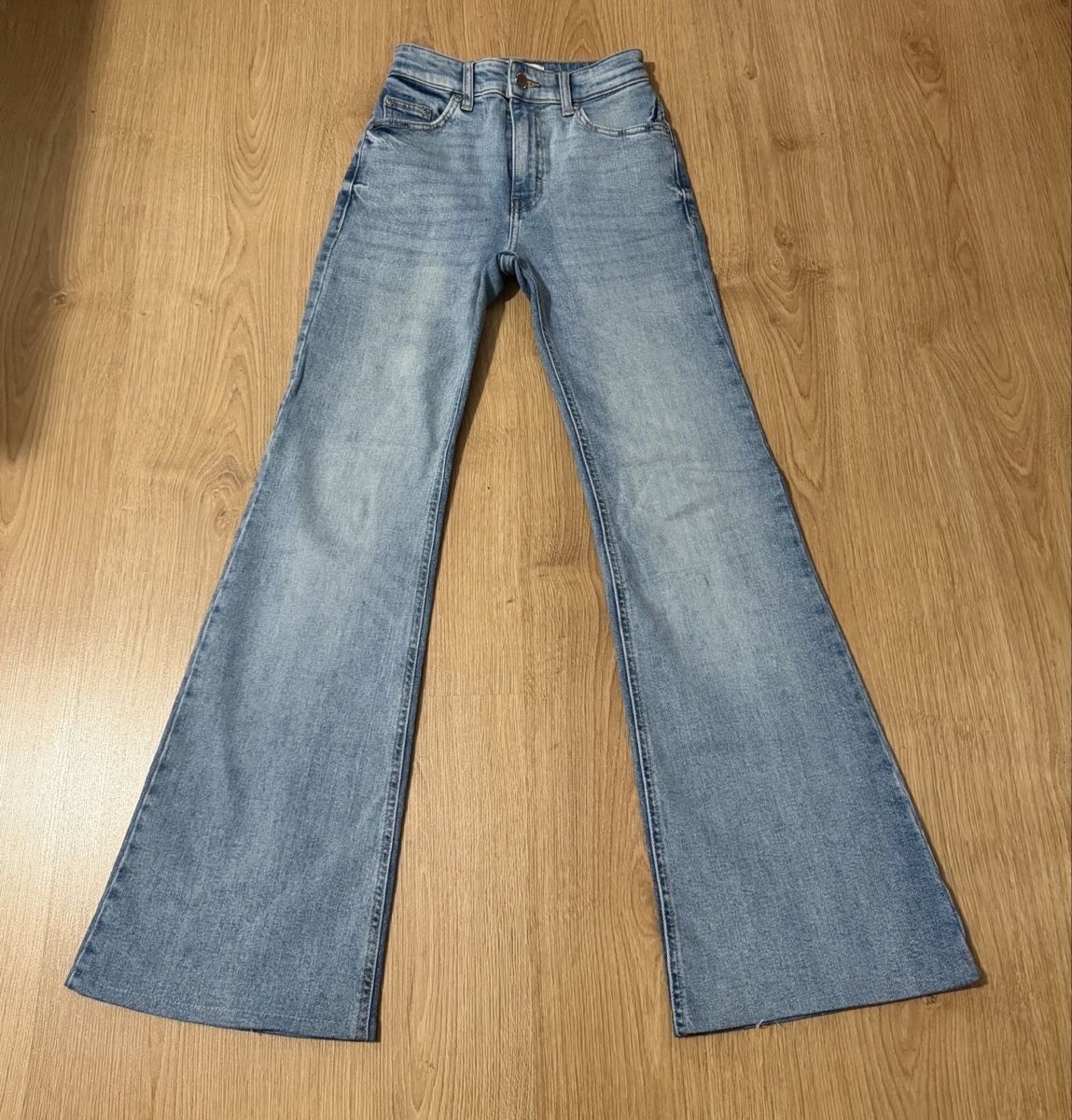 Pull&Bear Jeans: Pull&Bear Flare Jeans light blue denim  – Neuf (Voir description) à Dietikon par lavellaa