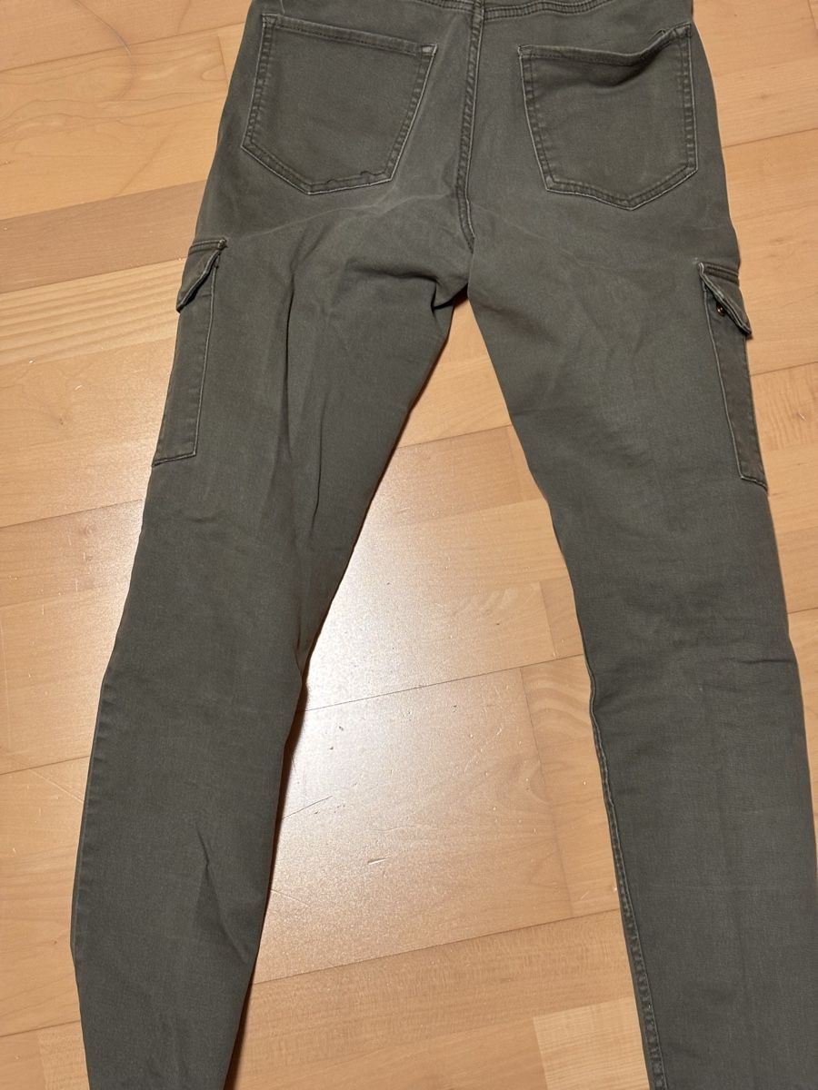 H&M Jeans: Jeans Hose grün 38 – Usato da Kesswil venduto da Branca-01 1