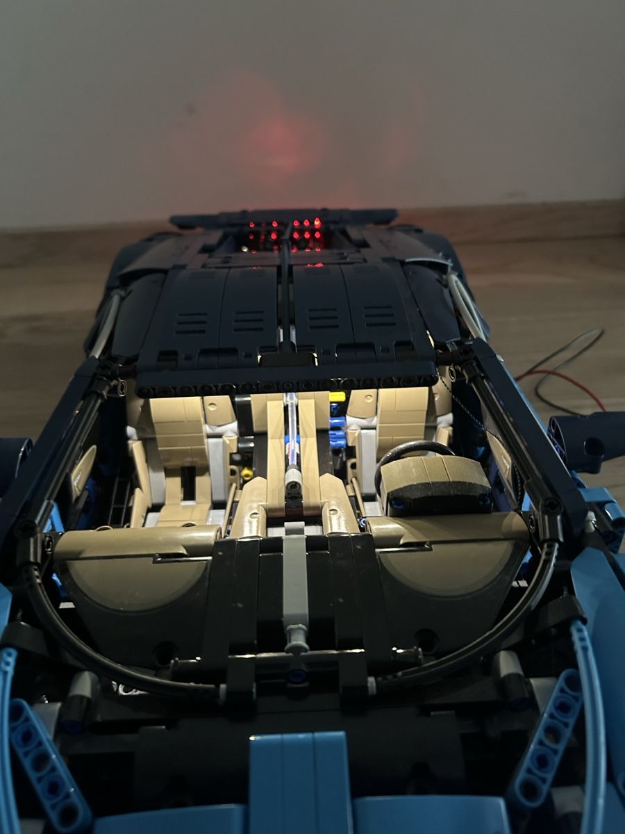 Lego Giocattoli: LEGO Technic Bugatti Chiron 42083 + custom LED light kit – Usato da Zürich venduto da giovi321 6