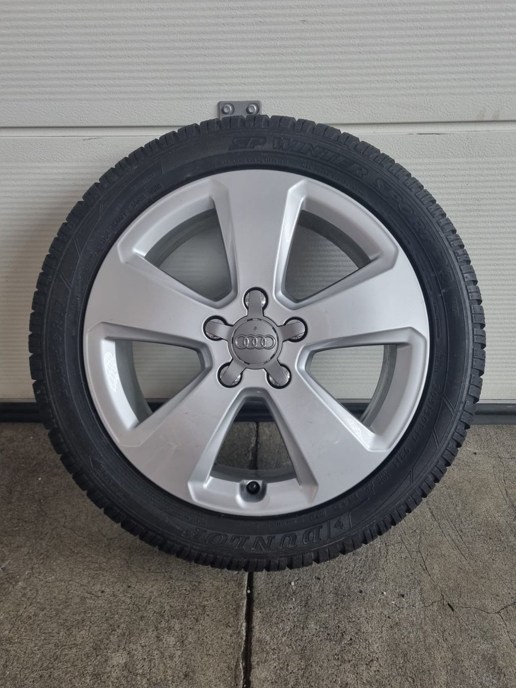 Audi Pneus & Kompletträder: Audi A3 Winterräder 17 Zoll – Gebraucht aus Kirchdorf AG von Cartastic_AG 1