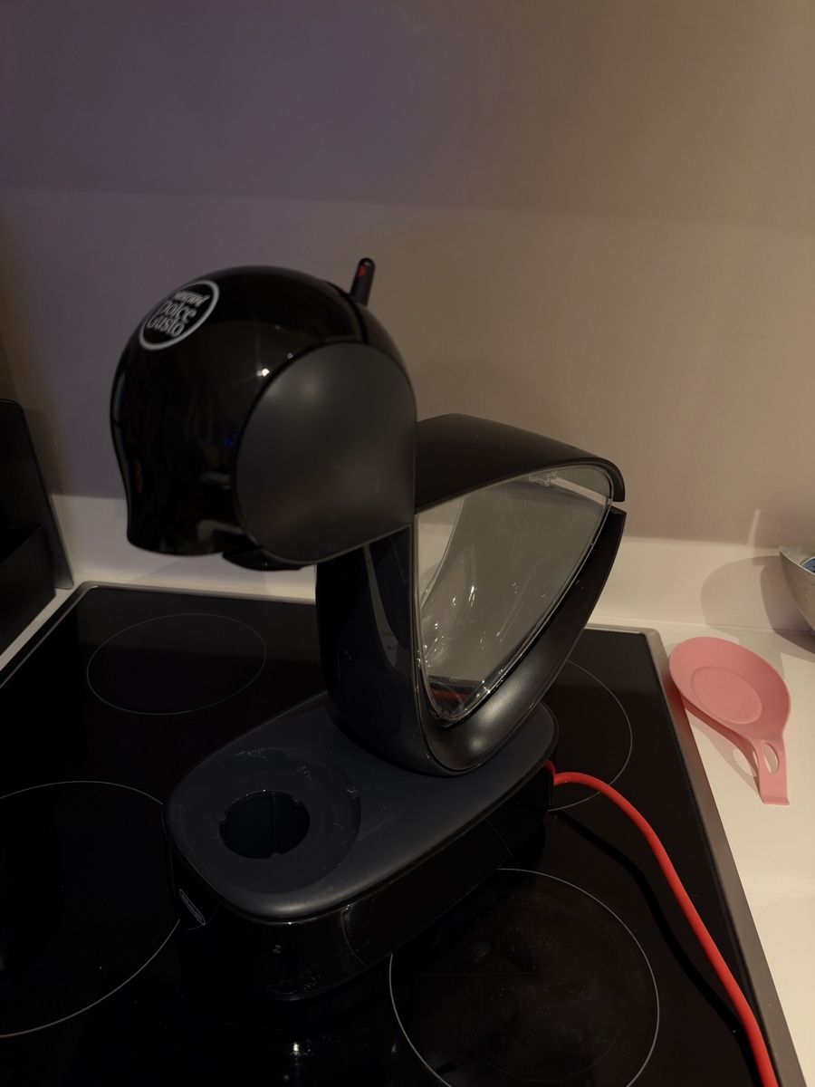 Nescafé Macchine per caffè & Macchine per espresso: Macchina caffè DeLonghi Dolce Gusto nera usata – Usato da Romont FR venduto da mor_hq5g