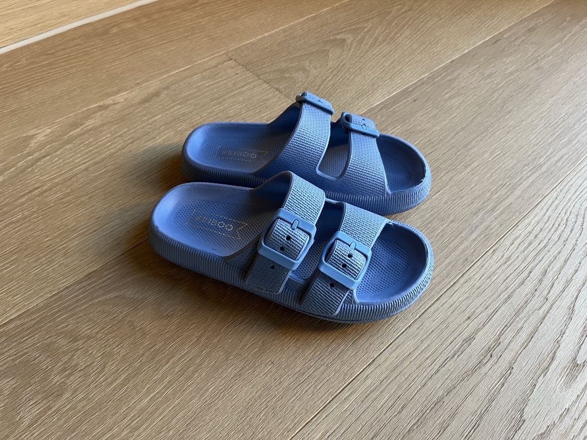 Scarpe per ragazzi: Light Blue Summer Slides for Kids - Size 32 – Nuovo (secondo la descrizione) da Planken venduto da R4gskL7