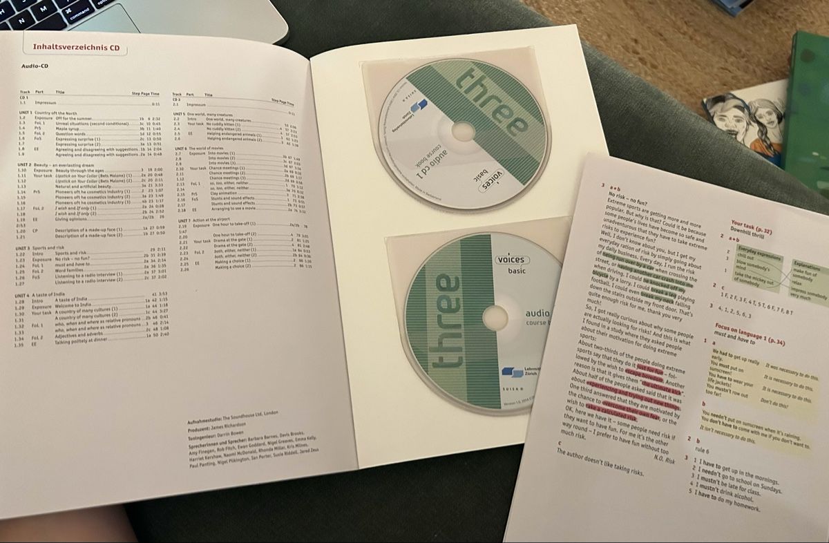 Libri: Lehrmittel Englisch Voices Basic 3 course book – Nuovo (secondo la descrizione) da Bern venduto da The_One_Salesman 2