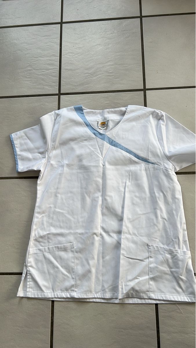 T-Shirts: Neuwertiger, modischer Kasack, weiss mit hellblau, Gr. M – Neu (gemäss Beschreibung) aus Diegten von kip_wg9z