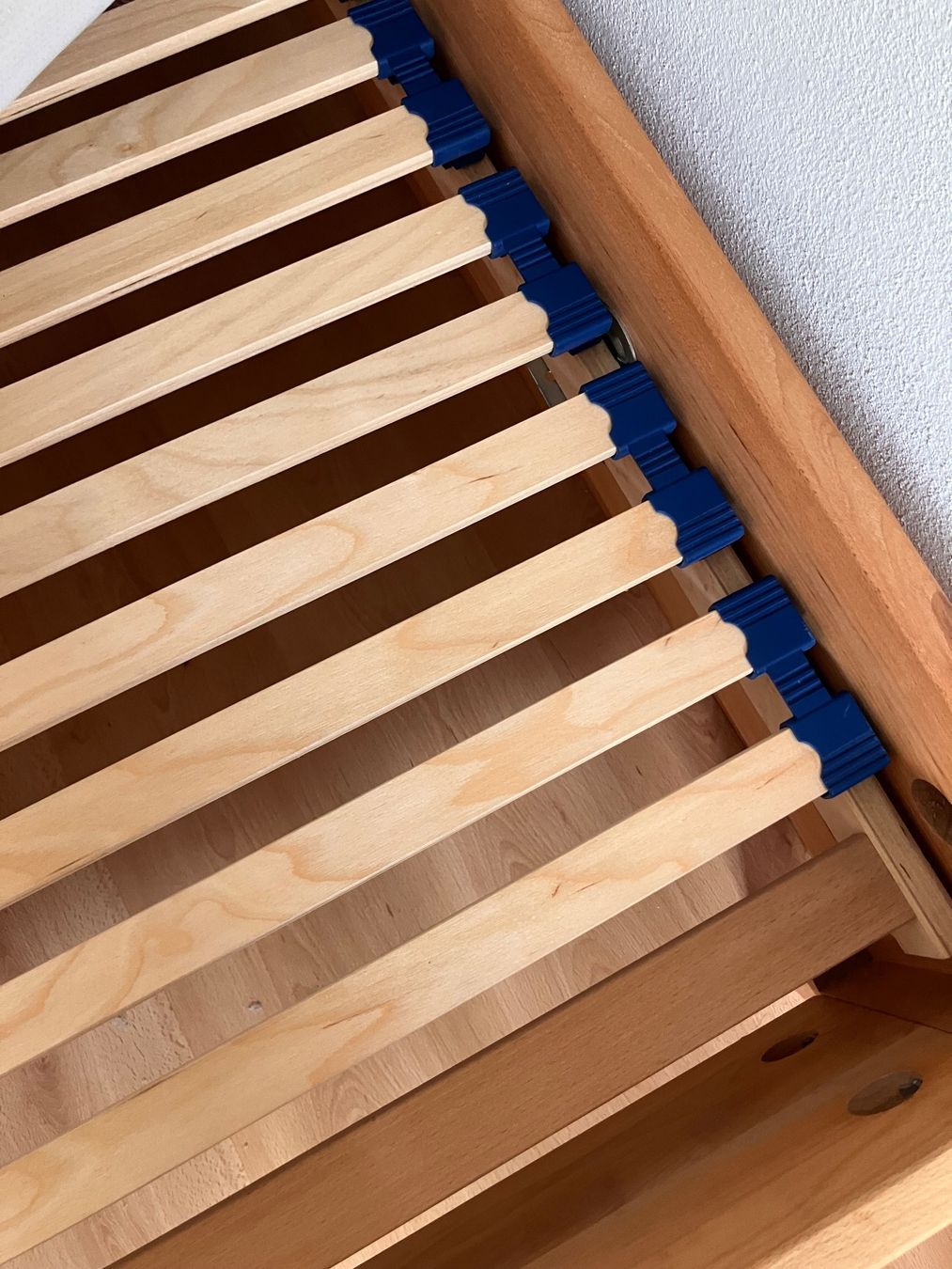 Betten: Bett aus Holz – Gebraucht aus Grabs von lea_tg6s 3
