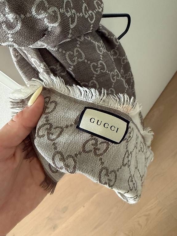 Gucci Foulard & Sciarpe: Gucci Schal – Nuovo (secondo la descrizione) da Bassersdorf venduto da janiine.xx 1