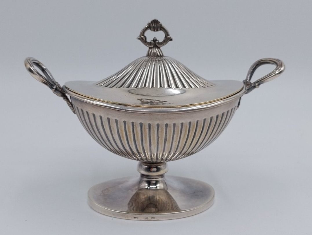 Coupes: Silber Schale mit Deckel – D'occasion à Dielsdorf par anabur