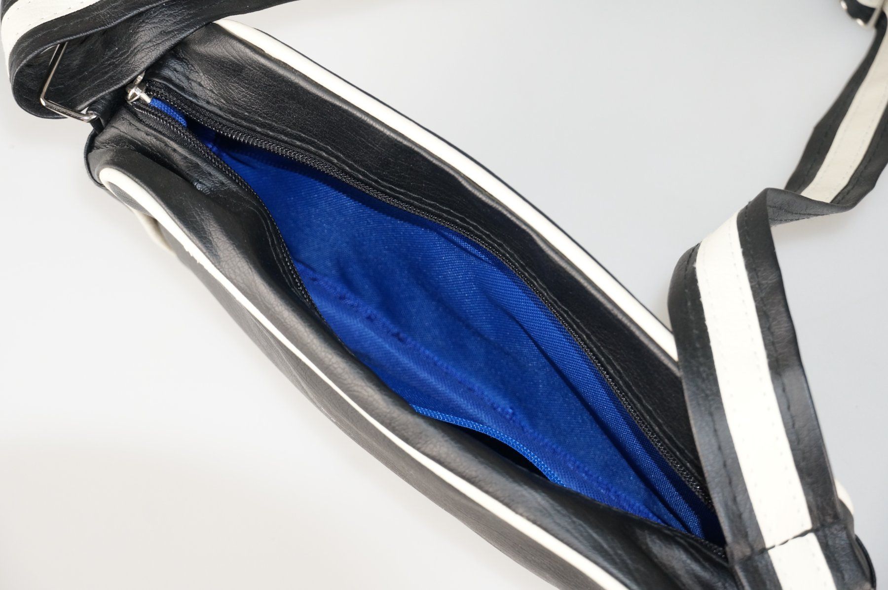 Swissair Taschen: Swissair Umhängetasche 10" – Gebraucht aus Rüti ZH von Restwert_Rueti_ZH 4