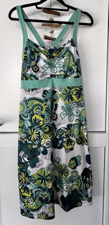 Robe d'été imprimée verte et blanche taille M. t