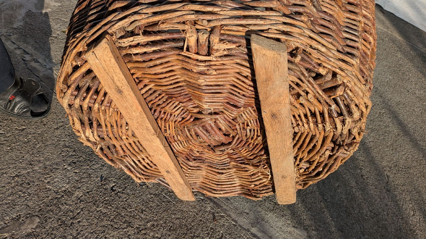 Sonstige Antiquitäten & Kunst: Grosser, alter Weidenkorb, Höhe 70cm – Gebraucht aus Seon von Jantha77 7