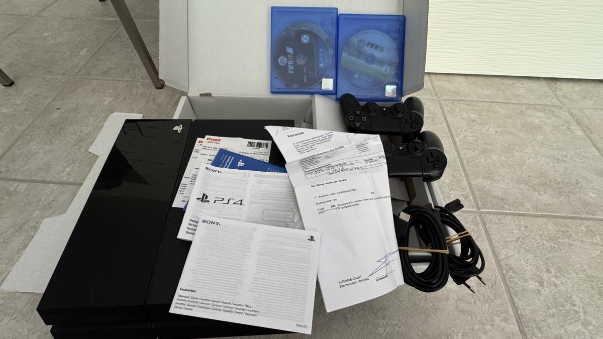 Sony Konsolen: Playstation Ps4 512gb slim 2x Controller  inkl. 2 Stück Cont – Gebraucht aus St.Gallen von gauwo
