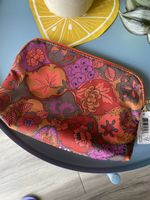 Estée Lauder cosmetic bag - NEW