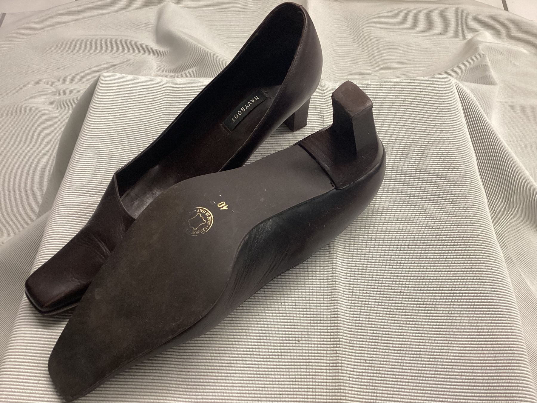 Navyboot Scarpe da donna: Navyboot, fast neue braune Pumps, Schuhe, Leder  Gr. 40 – Usato da Gümligen venduto da Primeselection 1
