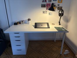 Schreibtisch