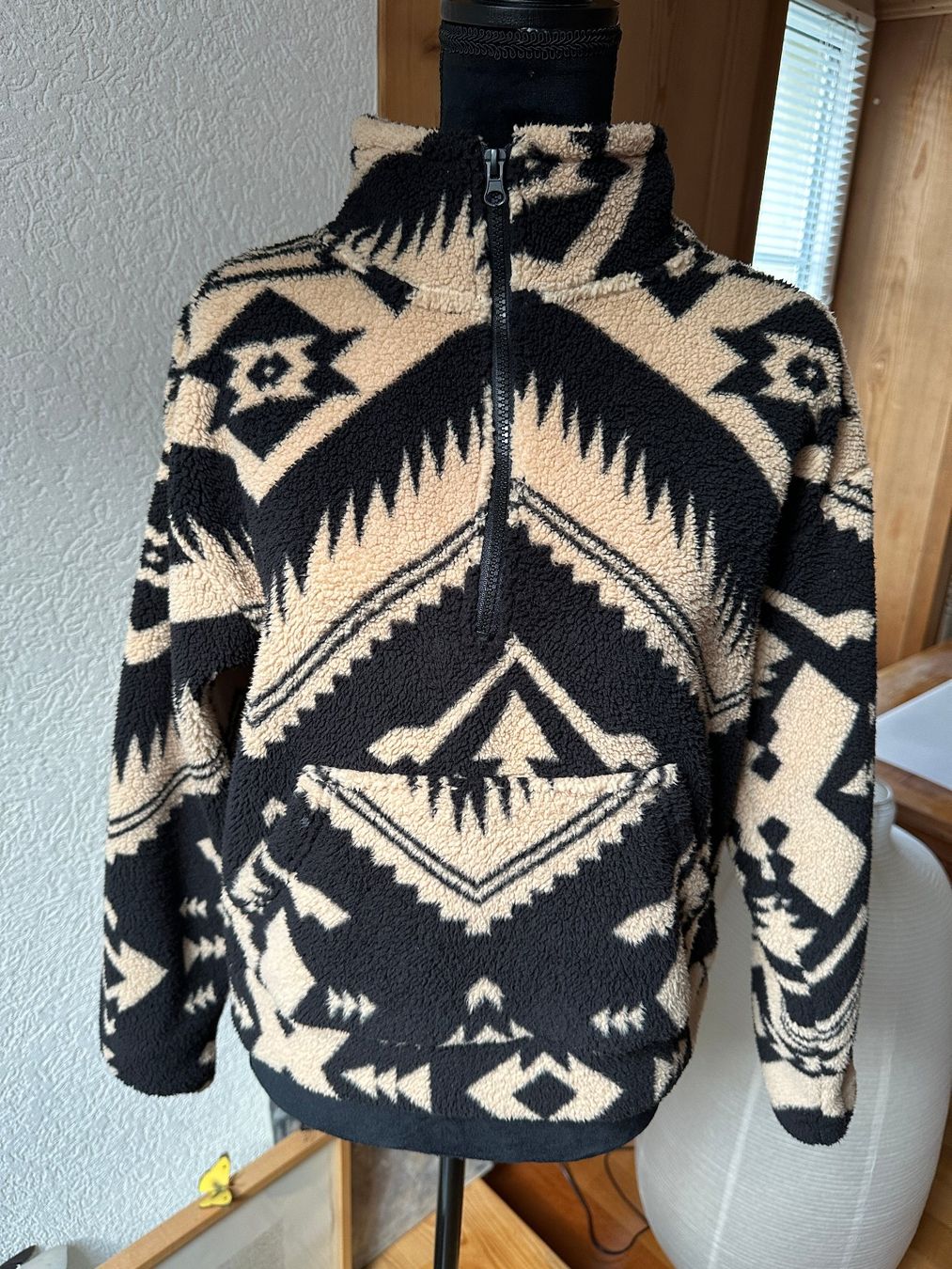 Pullover & Sweatshirts: Fleece Pulli warm tolles Muster S – Gebraucht aus Gümmenen von FelizitasHermann