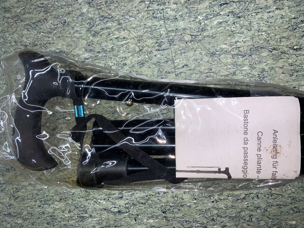 Neuer, schwarzer Faltstock Wanderstock Gehstock klappbar (Gebraucht) in ...