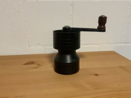 Kaffeemühle Spong schwarz Metall gebraucht guter Zustand