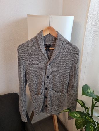 H&M Men's Grey Cardigan - Size Small