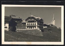 AK Tenna, Kurhaus Alpenblick mit Kirche