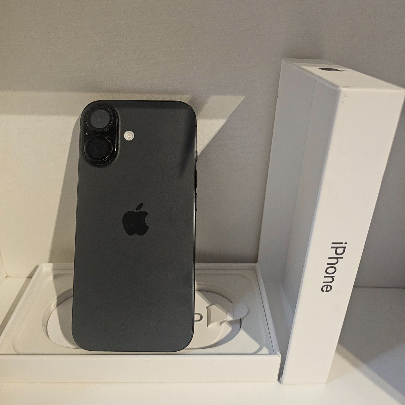 Apple Telefoni cellulari / Smartphones: iPhone 17, 256GB, Schwarz, neu – Nuovo e nell'imballaggio originale da Allschwil venduto da ana_r7bt