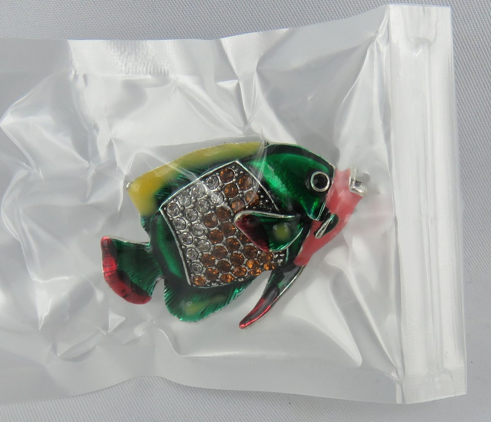 Spille & Fermagli: Brosche - FISCH - mit Glitzersteinen - 4,5x3cm – Nuovo e nell'imballaggio originale da Grenchen venduto da Yamahwildstar16 3