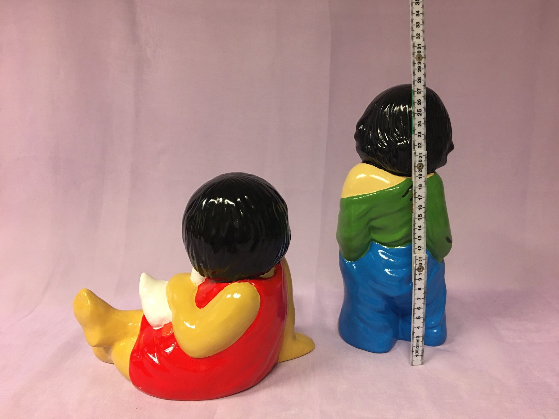 Figuren: 2 bunte Keramik Kinderfiguren Deko Figuren . – Neu (gemäss Beschreibung) aus Olten von ELHANDEL 7