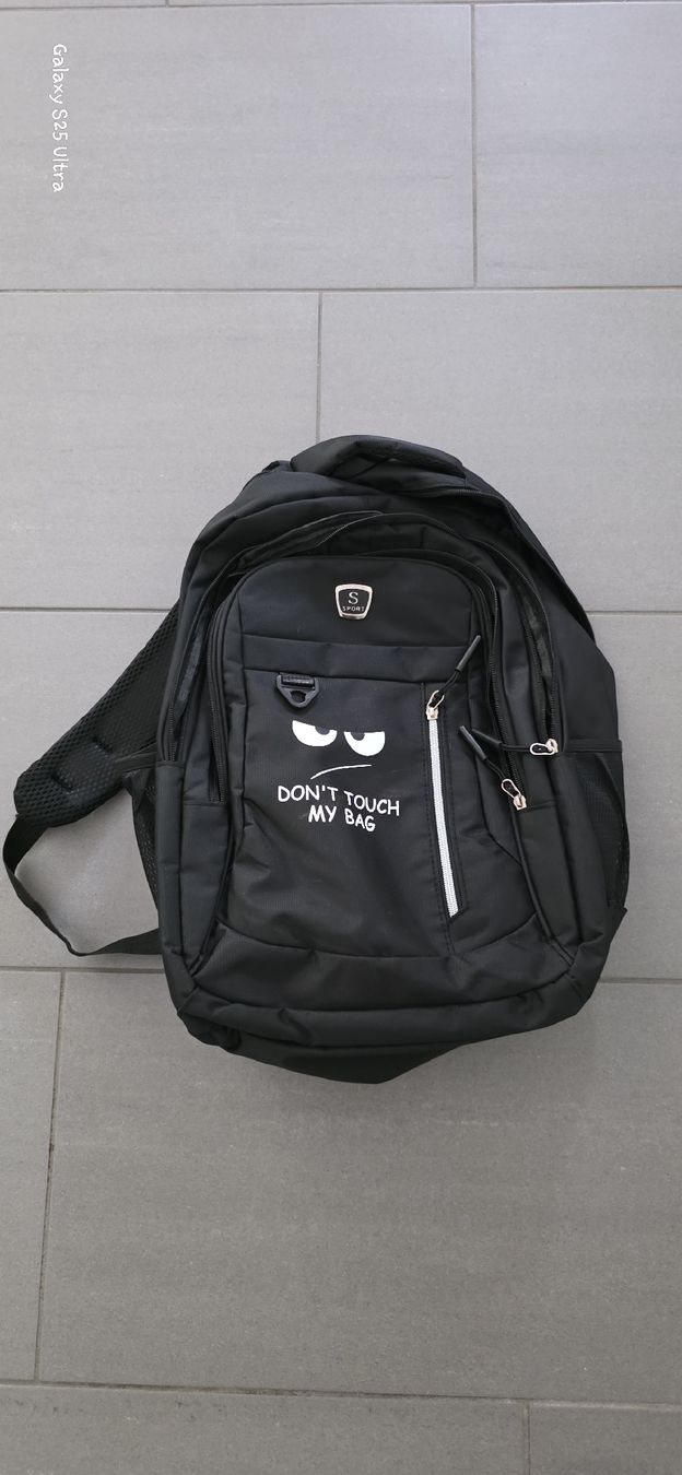 Rucksäcke: Neuwertige Schwarzer Rucksack  – Neu (gemäss Beschreibung) aus Hildisrieden von Ladygirl97