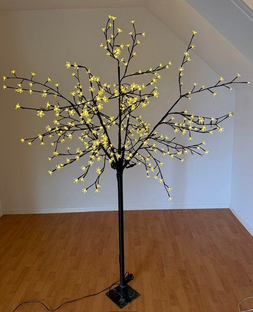Alle Dekorationen: LED Lichtbaum – Gebraucht aus Birmenstorf AG von Birmy
