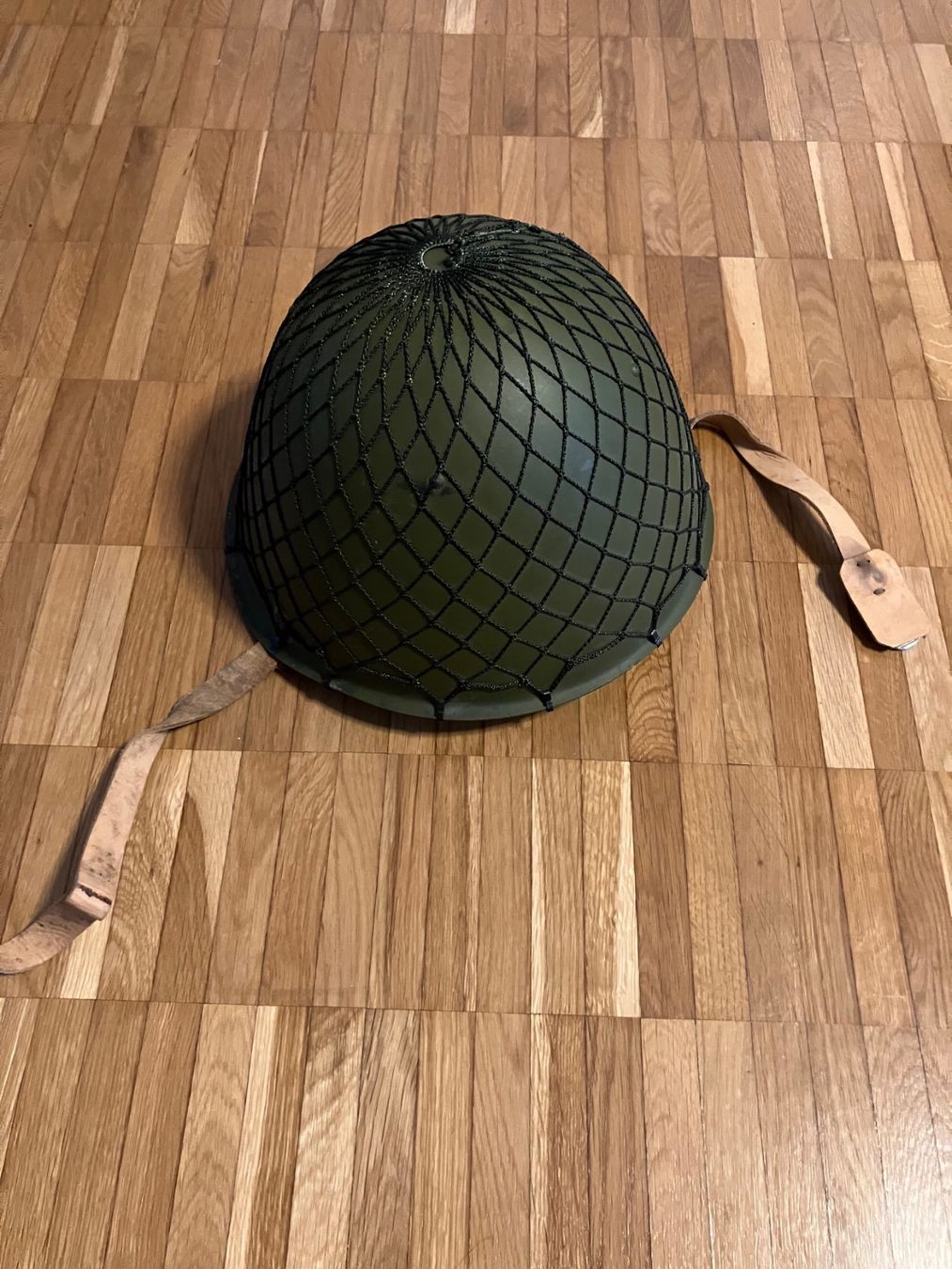 Uniformen & Effekten: Stahlhelm – Gebraucht aus winterthur von cartilage