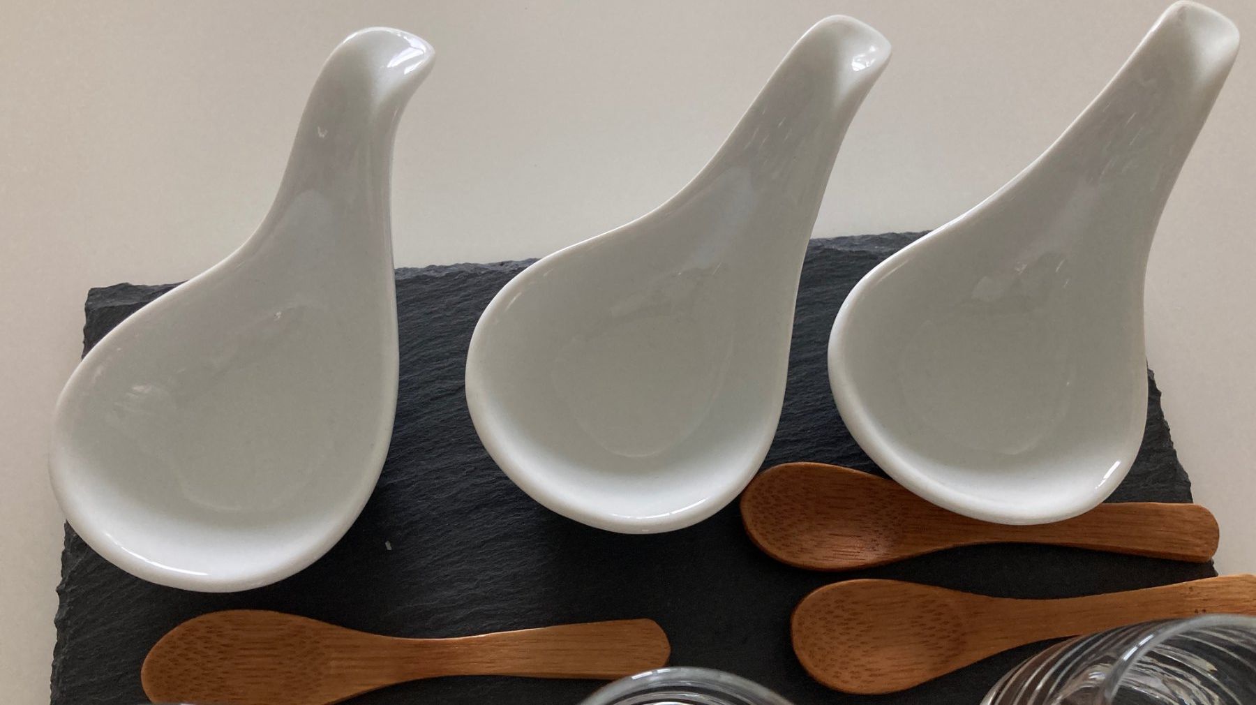 Teller: Apéro chic: Ensemble de service complet pour vos soirées! – Gebraucht aus Biel/Bienne von almercaa 1