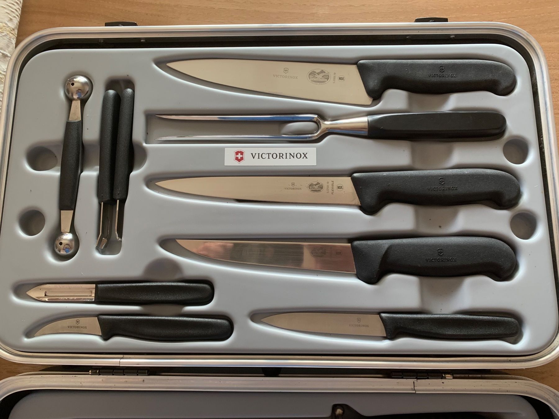 Victorinox Coltelli: Victorinox Messerkoffer Set gebraucht – Nuovo (secondo la descrizione) da Zürich venduto da matteobarbara 1