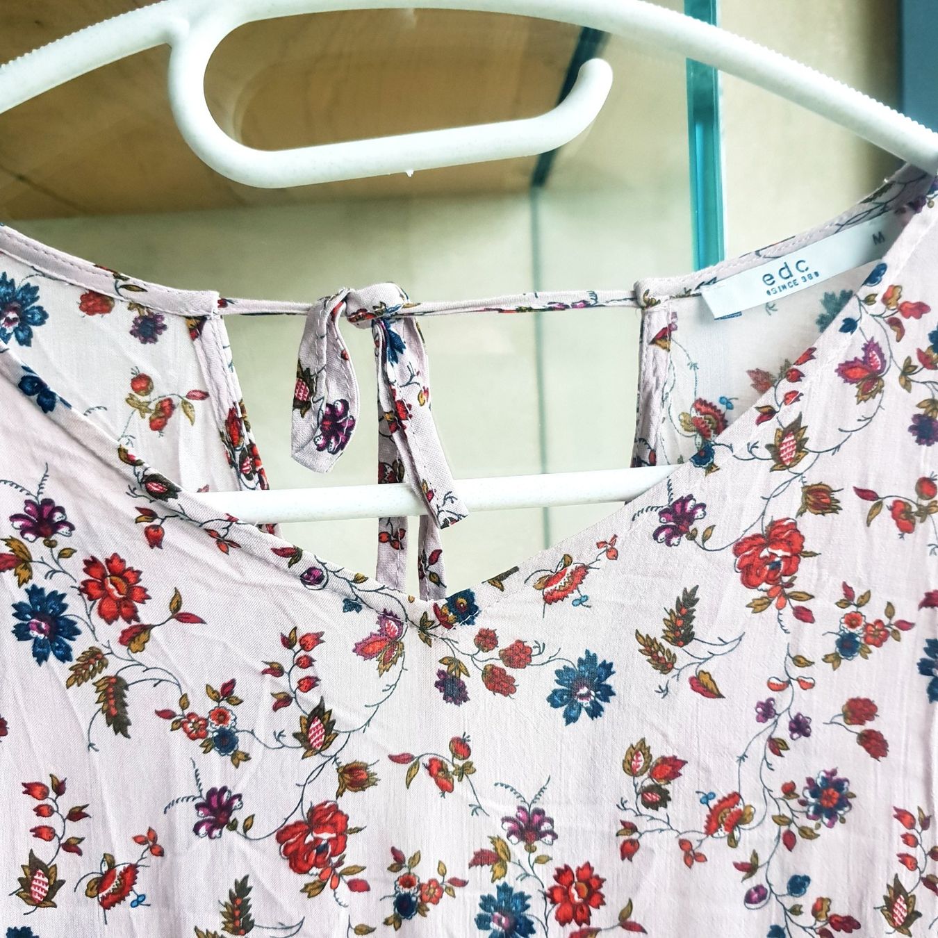 Esprit Top: 🐸 ESPRIT EDC VISKOSE BLÜMCHEN TOP / BLUSE M – Usato da Môtier (Vully) venduto da Frogs 1