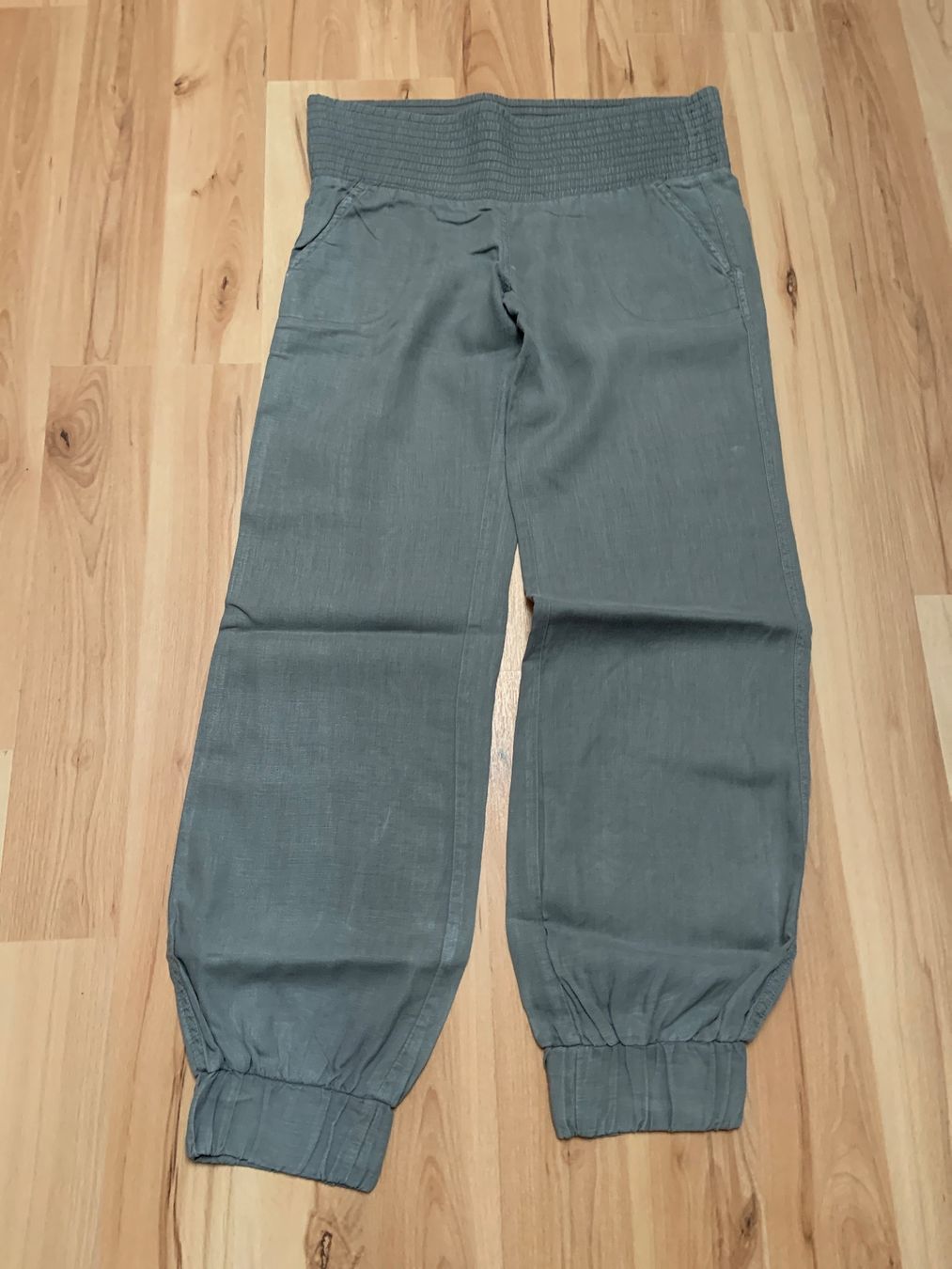 Benetton Pantaloni: Pantalon moderne – Usato da Ecublens VD venduto da timily 1