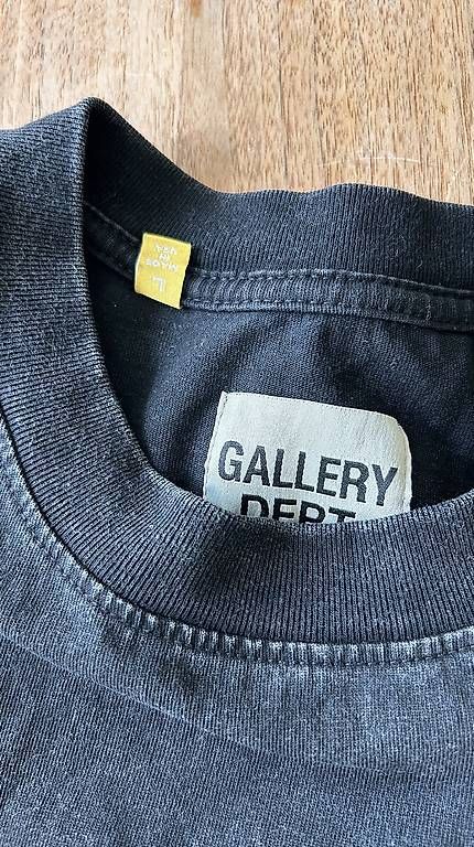 T-shirt: Dept. Gallery T Shirt – Usato da Kefikon ZH venduto da Loisel69 1